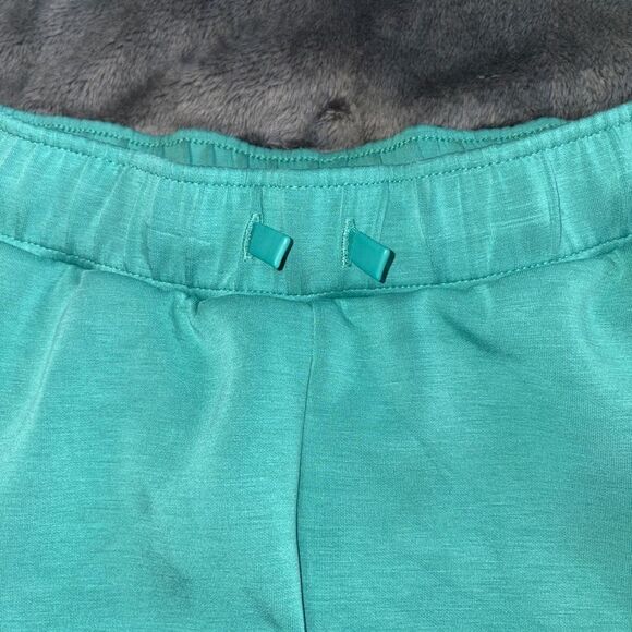 Nwt all in motion size 10/12 green airy shorts - Picture 2 of 4